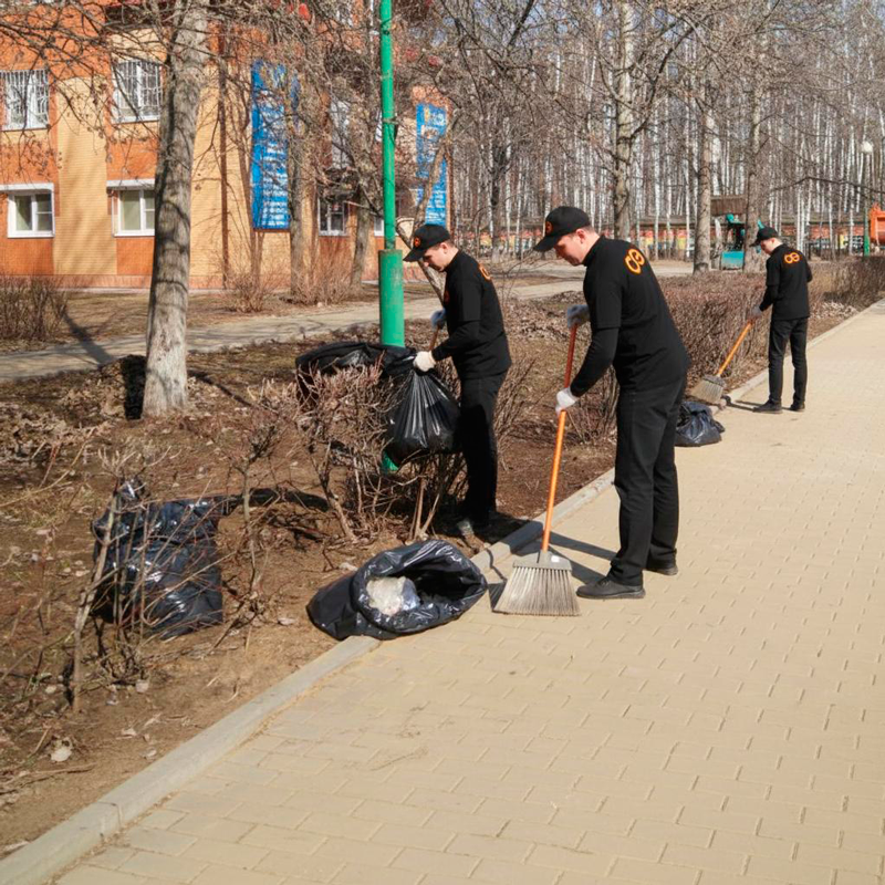 Уборка листьев в Липках